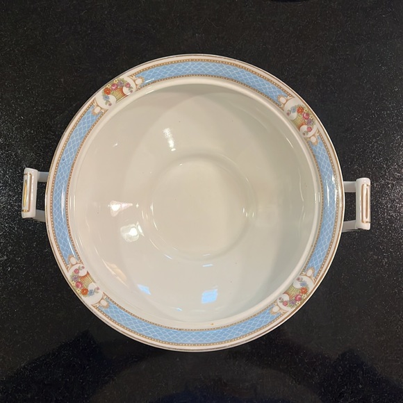 Round Covered Vegetable Netherland by JOHNSON BROTHERS - Picture 4 of 10